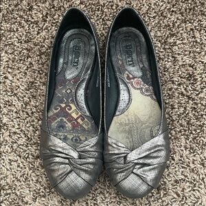Born Women's Silver Flats